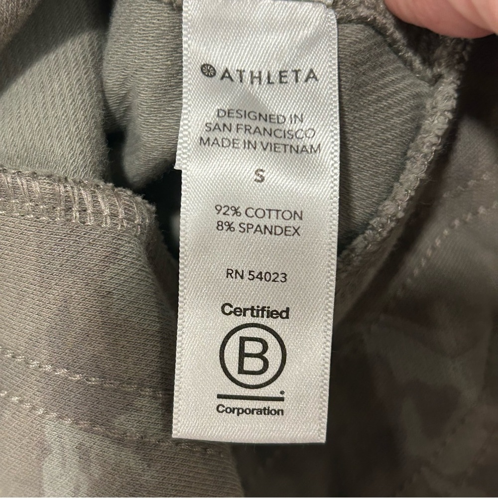 Athleta Farallon Printed Sweatshirt Womens Small Stratum Camo Laurel Olive Green - Picture 5 of 6